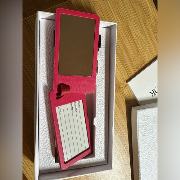 Dior Beauty set: lipstick, nail polish and a baggage tag - Picture 3 of 3